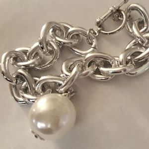 Silver loop chain with faux pearl charm bracelet